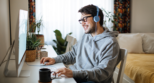 teenager attending a webinar_520x280