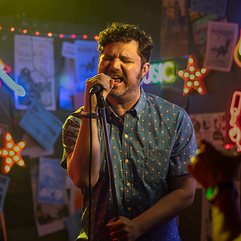 man singing karaoke_480x480