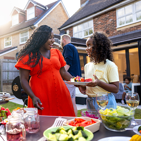 /getmedia/55e862a3 cbe4 4f28 8a6d 94f5241576df/mother and daughter at a cookout_480x480