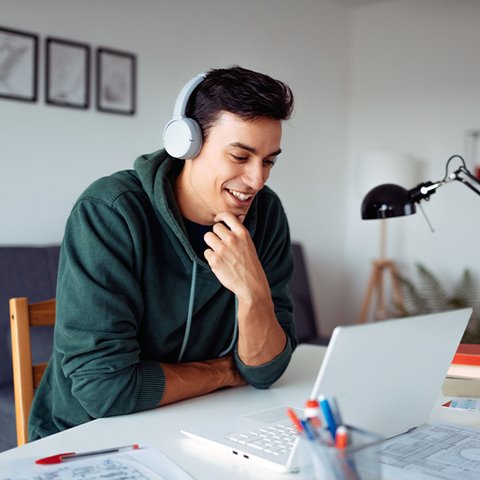 /getmedia/9880c1ff 12b7 4ddc a0ff 58c8b7ae8652/man doing an online class_720x720